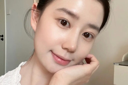 杨紫7月7日外网活动引发争议！网友批评其敏感度不足迪丽热巴受牵连