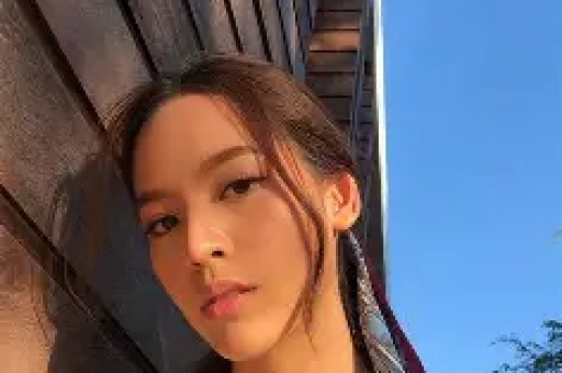 刚分手一周！八卦媒体爆料：维尼修斯在私人场所与数位女性聚会